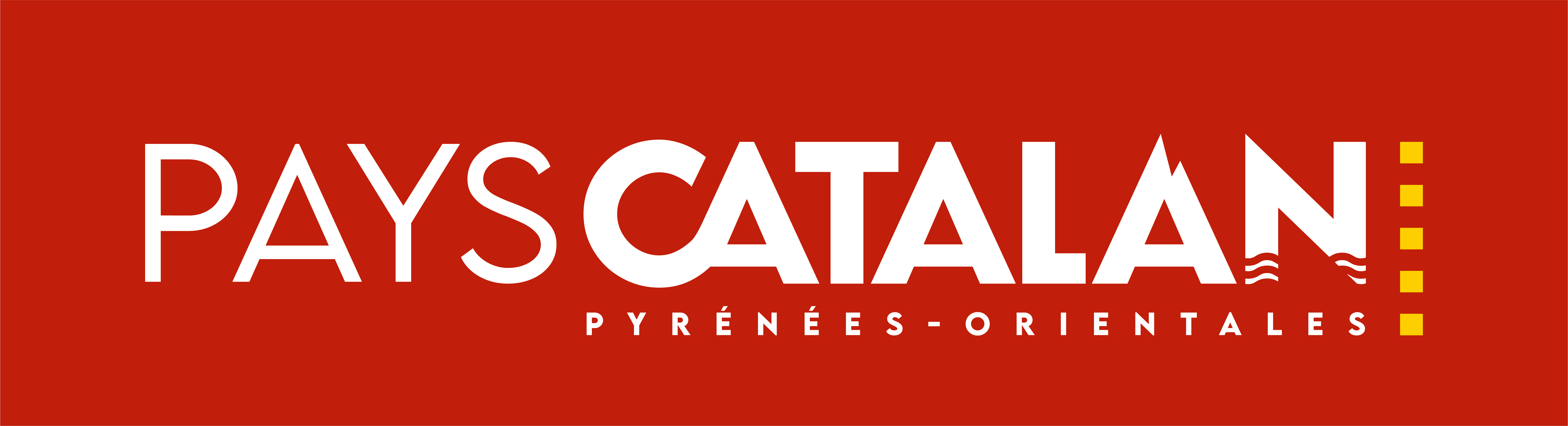 PAYS CATALAN LOGO LONG Q TypoBlanc FondRouge